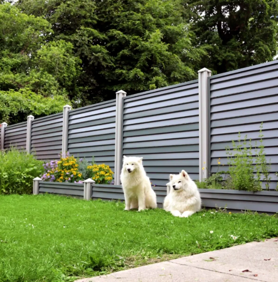 Anthracite SmartFence boundary in a contemporary landscaped garden
